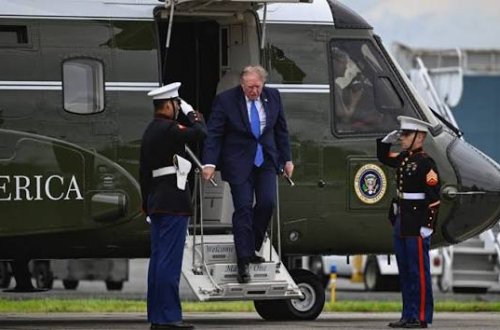 Trampın helikopteri jurnalistin süni kirpiyini qoparıb - Video