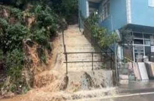 İstanbulda güclü yağış selə səbəb olub, məktəblərdə tətil elan olunub