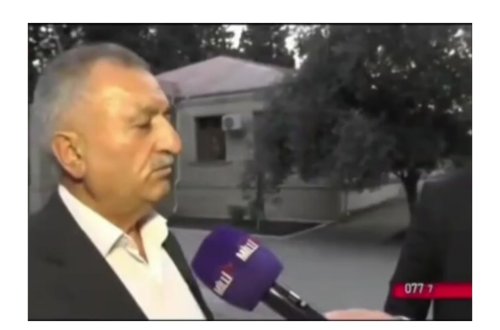 Şikayətçini və çəkliş qrupunu təhqir edən rəis işdən çıxarıldı (Video)
