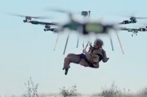 Ukraynalı yaralı əsgər cəbhə xəttindən dron vasitəsilə xilas edilib