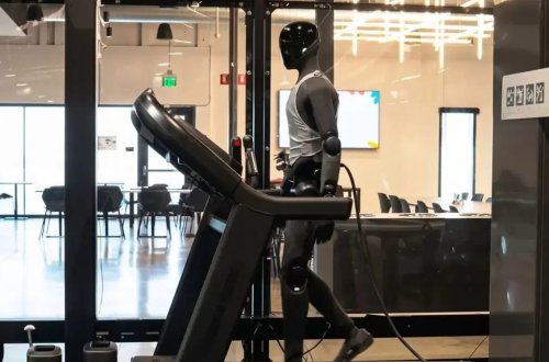 İnsanabənzər robot doqquz gün ərzində 560 kilometr yol qət etdi