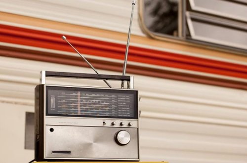 Böyük Britaniyada müharibə barədə xəbərdarlıqdan sonra əllə qurulan radiolar satılıb qurtarıb