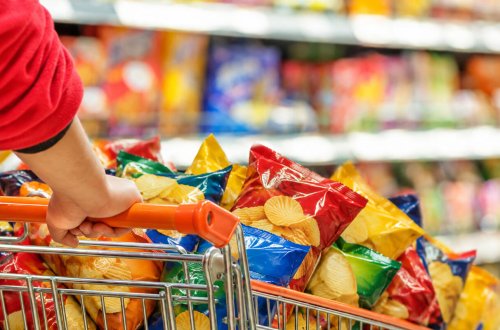 Bakıda supermarket müdirinin 100 minlik fırıldağı - Çipsilərə görə həbs edildi