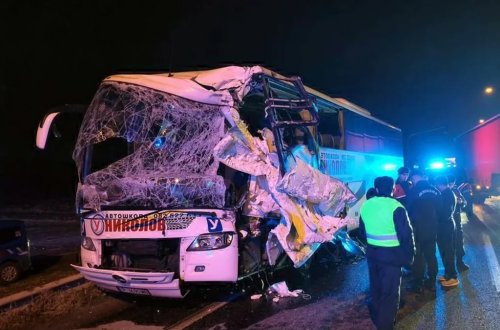 Bolqarıstandan İstanbula turist aparan avtobus TIR-a çırpılıb, yaralananlar var